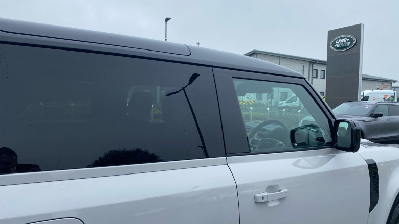 Land Rover Defender 3.0 D250 X-Dynamic SE 90 3dr Auto Diesel Estate